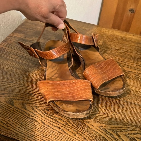 Joan & David 1990’s leather flats sandal size 7 - Picture 1 of 7